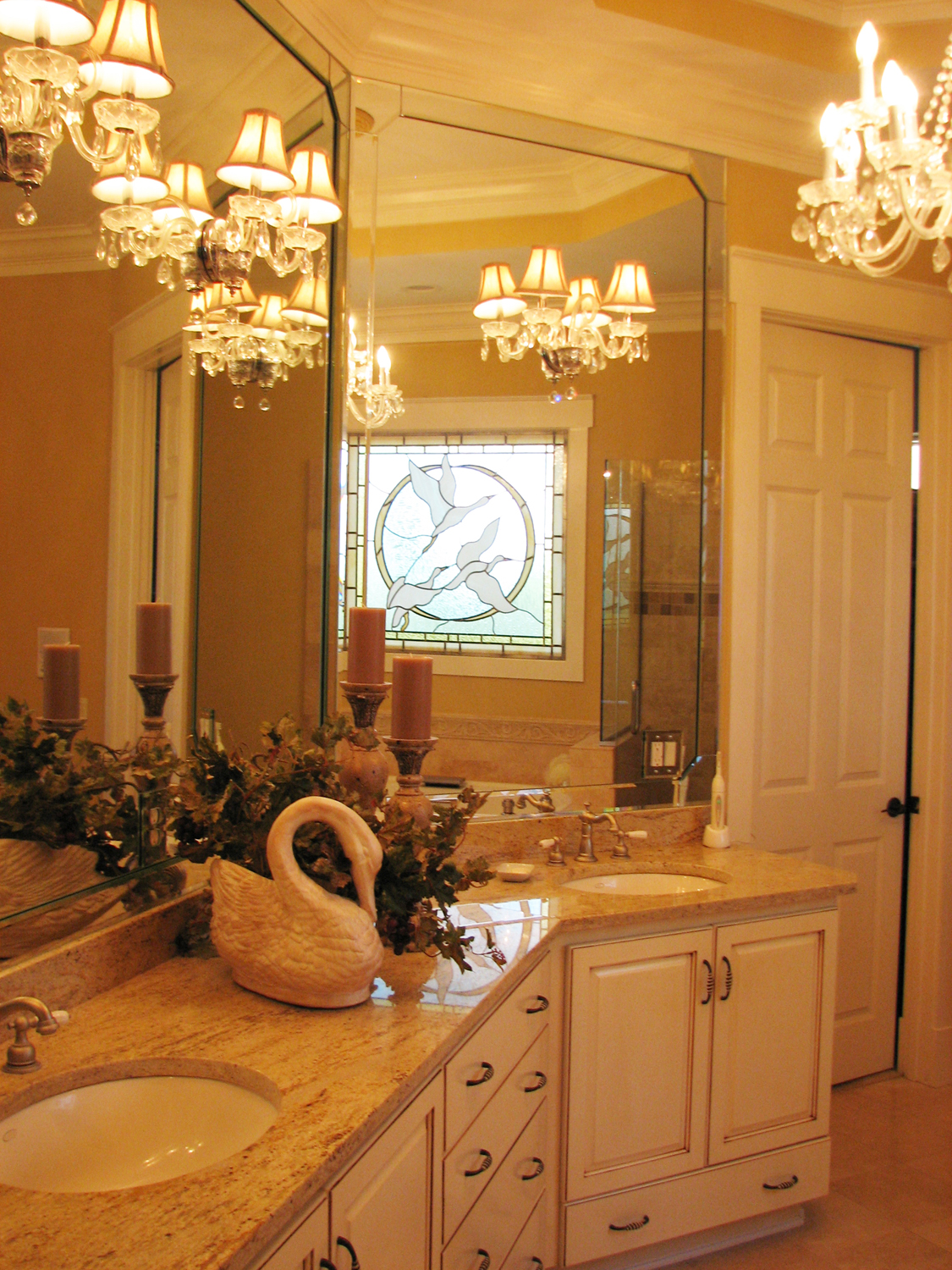 interior_master_bathroom_image-2